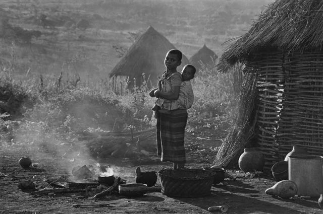 Ernst Schade : Moçambique, Espungabera, Two Sisters : 1985